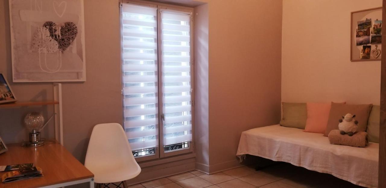 Apartment Dreams & In 1 Et 2 *