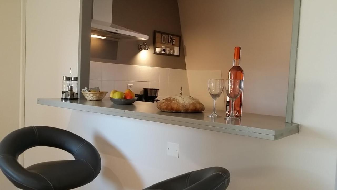 Apartment Dreams & In 1 Et 2 *